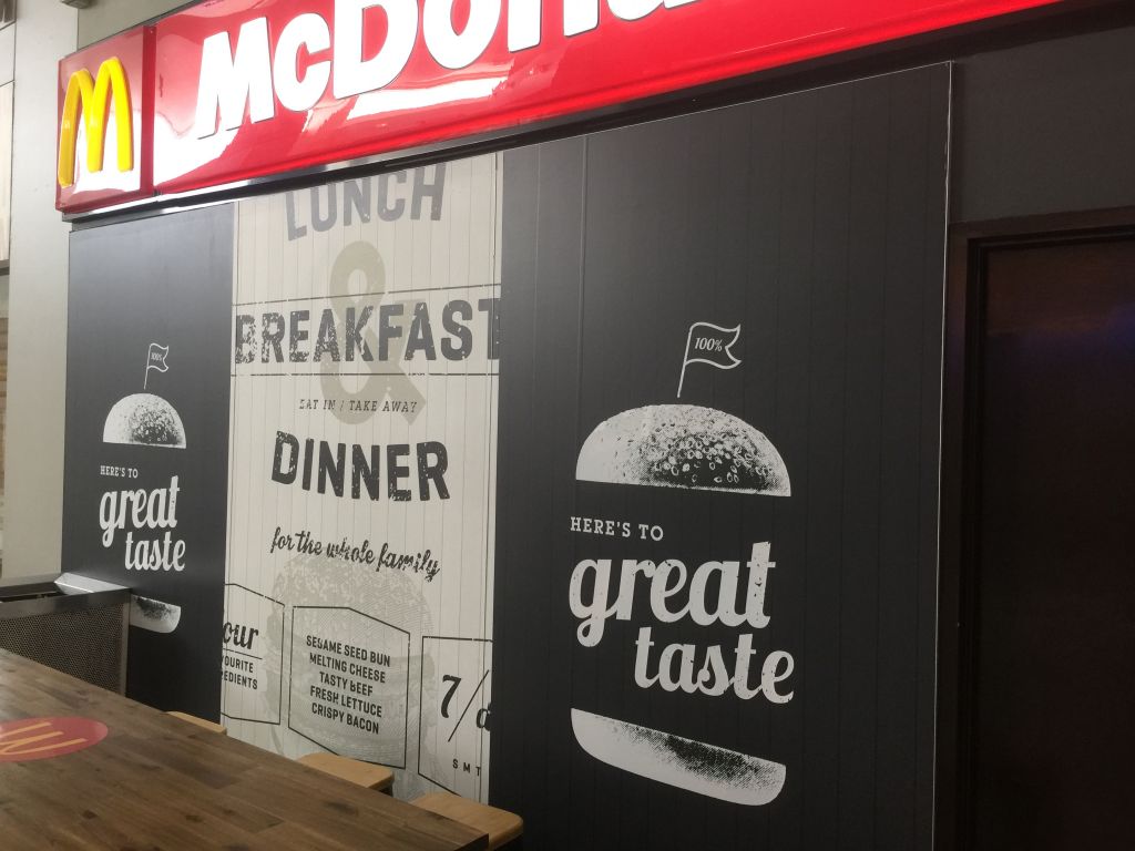 McDondals Entry graphics and moulded sign (PG288)